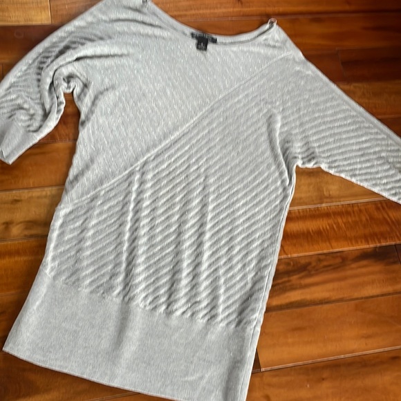 White House Black Market Size Large Long Sweater - Picture 2 of 8